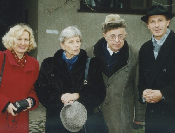 Lwowianin Stanisław Lem z małżonką w towarzystwie Haliny i Stanisława Niciejów, Kraków 1999 r.